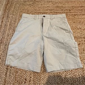 Gap men’s 10” khaki shorts - size 32